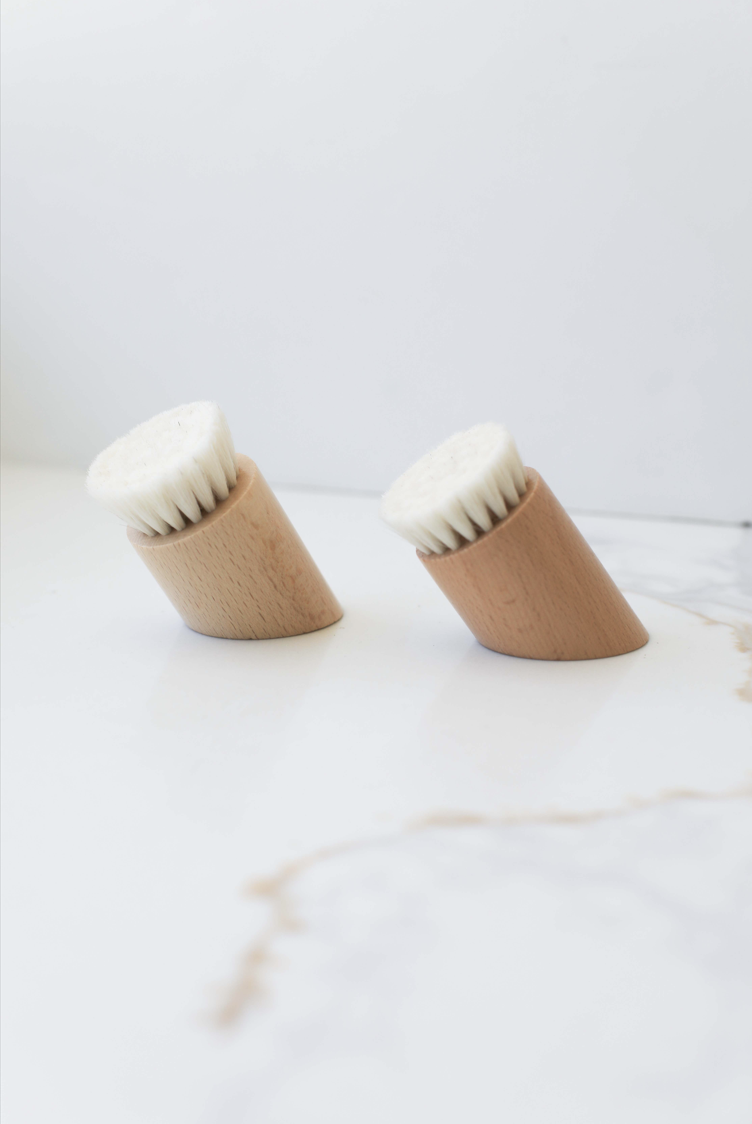 Standing Face Brush