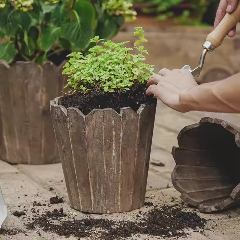 Spliced Solid Wood Round Planter