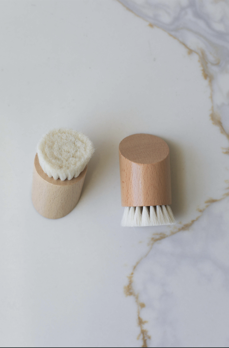 Standing Face Brush
